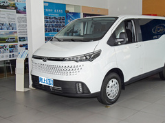 2023款 2.0T 精英版 手动短轴低顶 5/6座（125Ps）