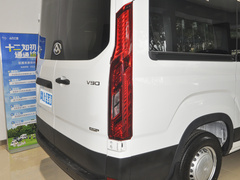 2022款 2.0T 手动运杰前驱短袖高顶后单胎6座 
