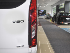 2022款 2.0T 手动运杰前驱短袖高顶后单胎6座 
