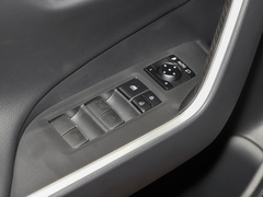2023款 2.0L CVT四驱豪华PLUS版
