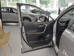 2023款 2.0L CVT四驱豪华PLUS版