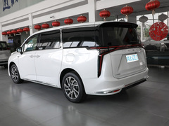 2023款 2.0T 星云七座版