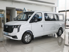 2023款 2.0T PLUS 手动商旅版短轴中顶9座