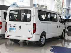 2023款 2.0T PLUS 手动商旅版短轴中顶9座