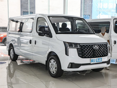 2023款 2.0T PLUS 手动商旅版短轴中顶9座