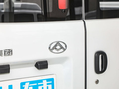 2023款 2.0T PLUS 手动商旅版短轴中顶9座