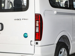 2023款 2.0T PLUS 手动商旅版短轴中顶9座