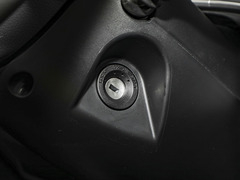 2023款 2.0T PLUS 手动商旅版短轴中顶9座
