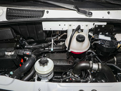 2023款 2.0T PLUS 手动商旅版短轴中顶9座