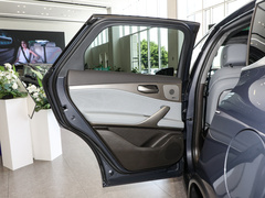 2023款  四驱超混旗舰七座版