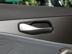 2023款  四驱超混旗舰七座版