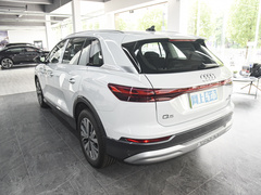2023款 40 e-tron 闪耀型 锦衣套装