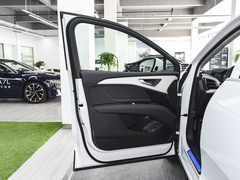 2023款 40 e-tron 闪耀型 锦衣套装