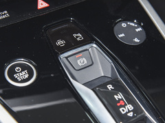 2023款 40 e-tron 闪耀型 锦衣套装