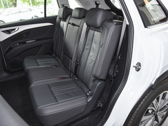 2023款 40 e-tron 闪耀型 锦衣套装