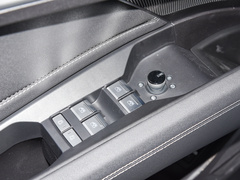 2023款 40 e-tron 闪耀型 机甲套装
