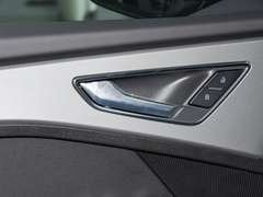 2023款 40 e-tron 闪耀型 机甲套装