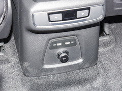 2023款 40 e-tron 闪耀型 机甲套装