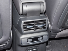 2023款 40 e-tron 闪耀型 机甲套装