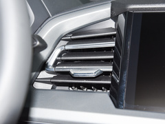 2023款 40 e-tron 闪耀型 机甲套装