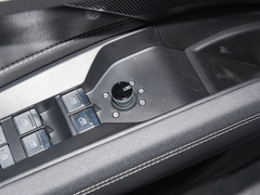 2023款 40 e-tron 闪耀型 机甲套装