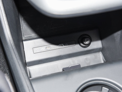 2023款 40 e-tron 闪耀型 机甲套装