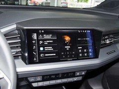 2023款 40 e-tron 闪耀型 机甲套装