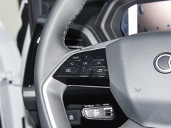 2023款 40 e-tron 闪耀型 机甲套装