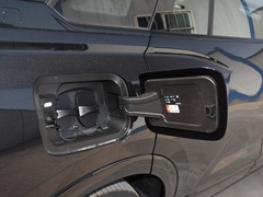 2023款 40 e-tron 星耀型 机甲套装