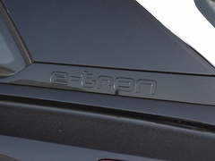 2023款 40 e-tron 星耀型 机甲套装