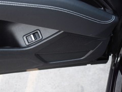 2023款 40 e-tron 星耀型 机甲套装