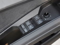 2023款 40 e-tron 星耀型 机甲套装