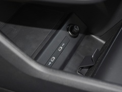 2023款 40 e-tron 星耀型 机甲套装