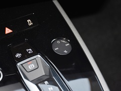 2023款 40 e-tron 星耀型 机甲套装