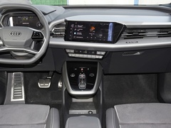 2023款 40 e-tron 星耀型 机甲套装