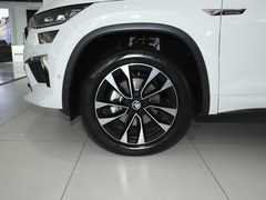 2023款 改款 TSI330 5座两驱奢享版