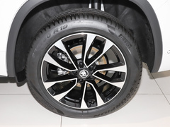 2023款 改款 TSI330 5座两驱奢享版