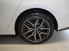 2024款 eDrive 35L M运动套装