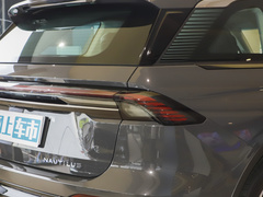 2023款 2.0T 四驱尊睿版