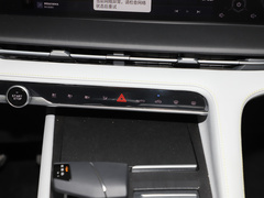 2023款 第三代 2.0T 自动旗舰型