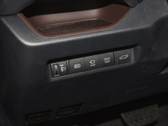 2023款 2.0L CVT四驱探险旗舰版