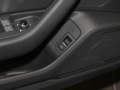 2023款 改款 40 TFSI 豪华动感型