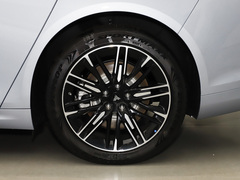 2023款 纯电 520km 后驱版