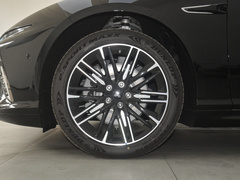 2023款 纯电 520km 后驱版