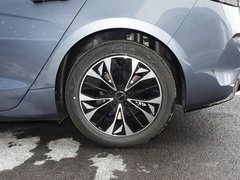 2023款 冠军版 550km 尊贵型