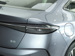2023款 冠军版 700km 尊贵型