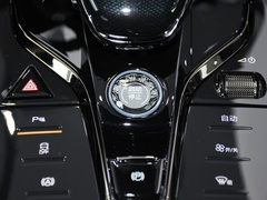 2023款 DM-i 冠军版 121KM 尊享型