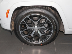 2023款 2.0T 4xe 巅峰版