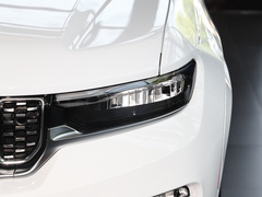 2023款 2.0T 4xe 巅峰版