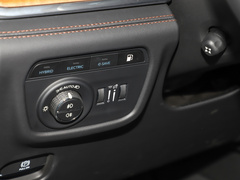 2023款 2.0T 4xe 巅峰版